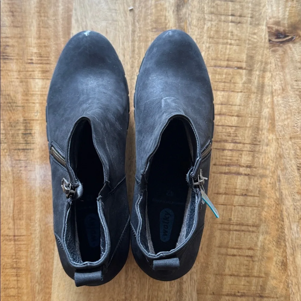 Wolky sleek black